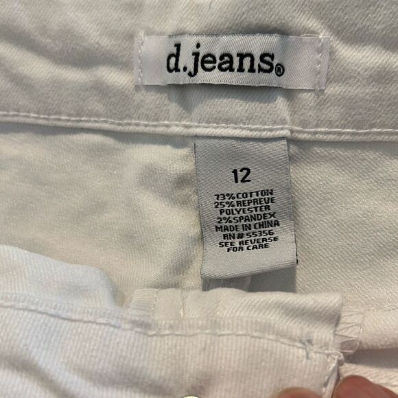 White Stretch Jean Shorts NWT Size 12 - Picture 3 of 6